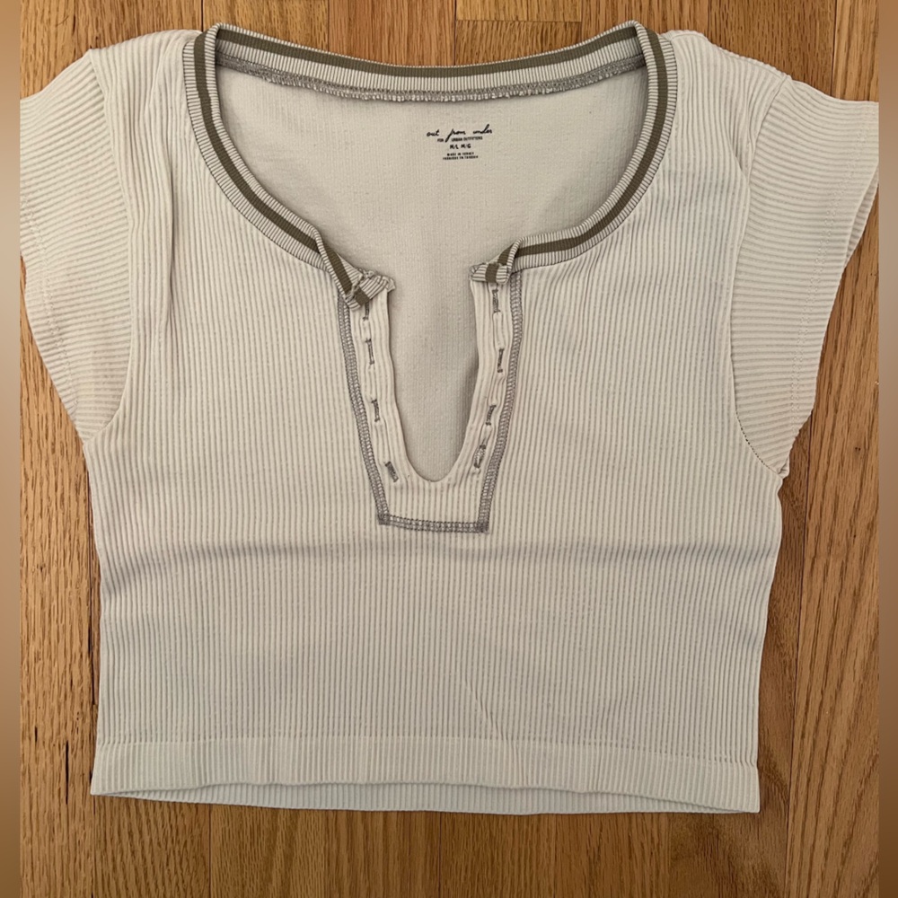 Urban Outfitters off white ribbed crop top size M/L.Like New.